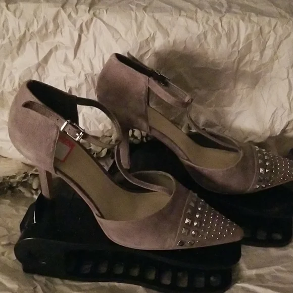 ☆☆Final Price☆☆ BCBGeneration Gray Suede Ankle Strap Heels Size 10M - Picture 3 of 10